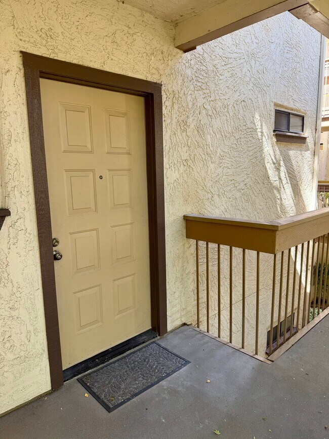 Building Photo - 1422 S Villa Way