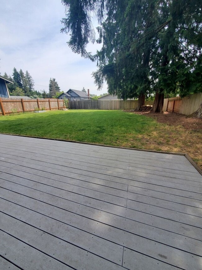 Building Photo - Welcome to Your Lynnwood Retreat!