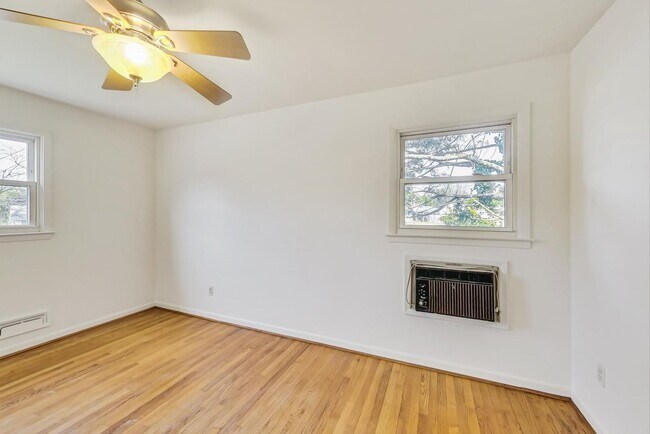 Building Photo - Fantastic in Frederick! Spacious 4 level Split -- 4 beds + 1 Full and 2 half baths