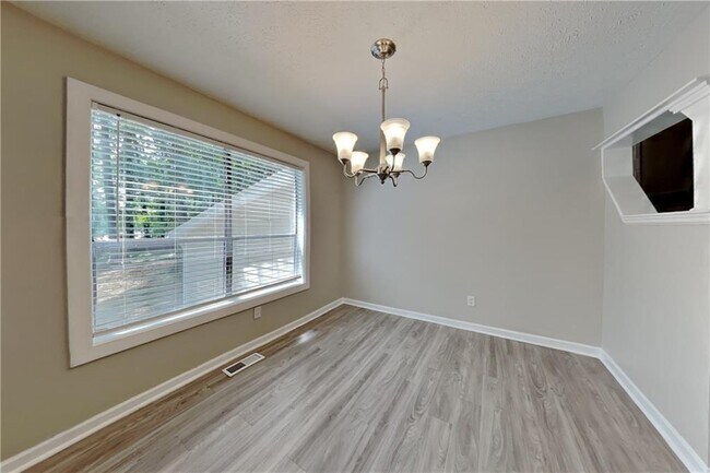 Building Photo - 3929 Lookout Point Dr