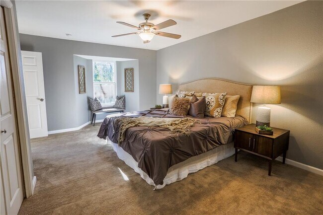 Building Photo - 407 W Odell St