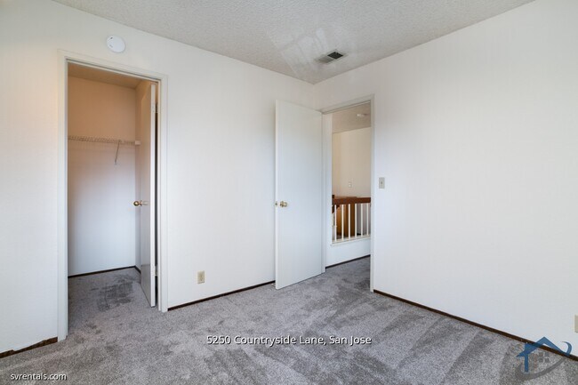 Building Photo - 5250 Countryside Ln