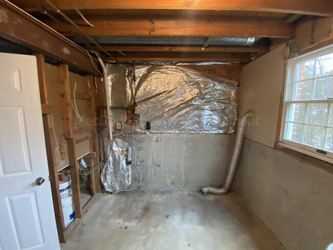 Building Photo - 300 Cross Ridge Ct