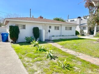Building Photo - 11238 Oxnard St