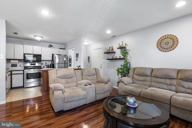 Building Photo - 1102 Diamond Dr