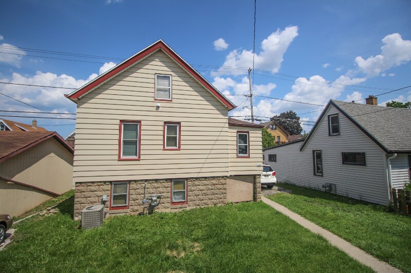 Building Photo - 1444 S 56th St