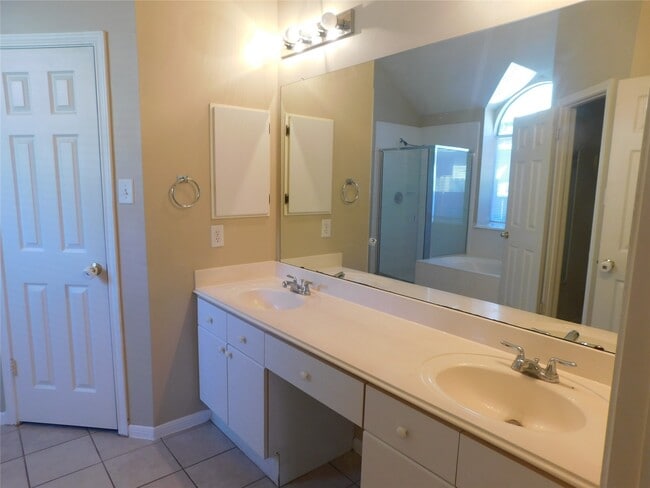 Building Photo - 122 High Meadows Dr