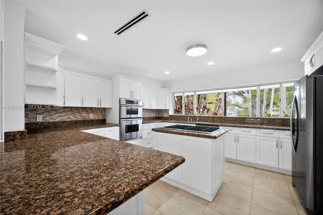 Building Photo - 8651 NE 10th Ct