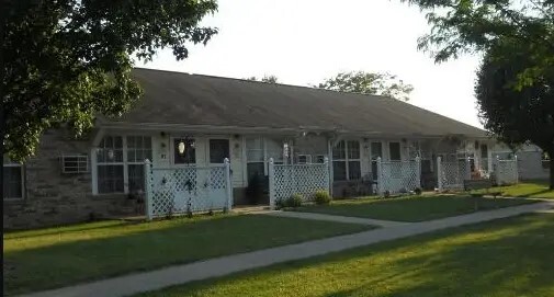 Building Photo - 995 Meadow Ln