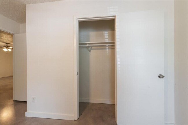 Building Photo - 5612 William Holland Ave