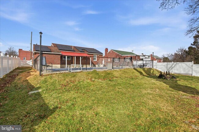 Building Photo - 1058 St Joseph St