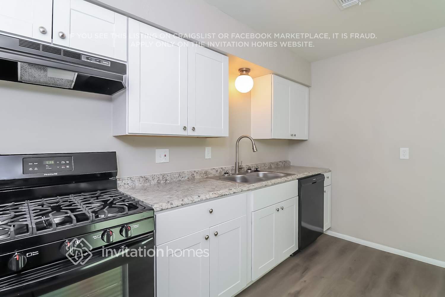 Building Photo - 811 E Alice Ave