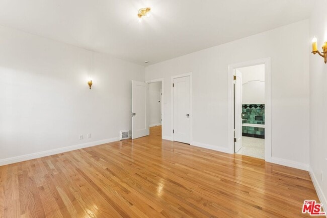 Building Photo - 123 N Orange Dr