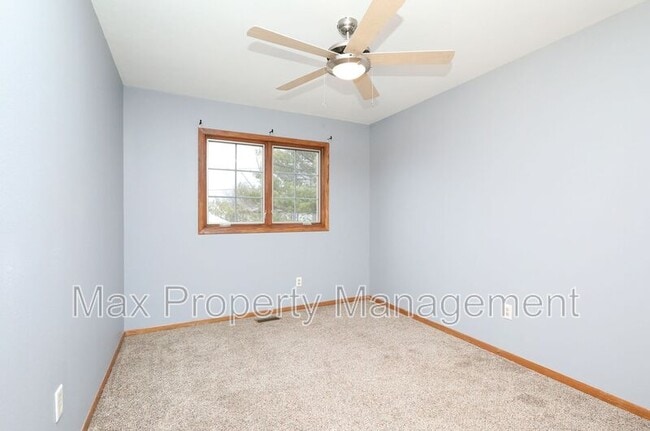 Building Photo - 2400 Rocklyn Dr