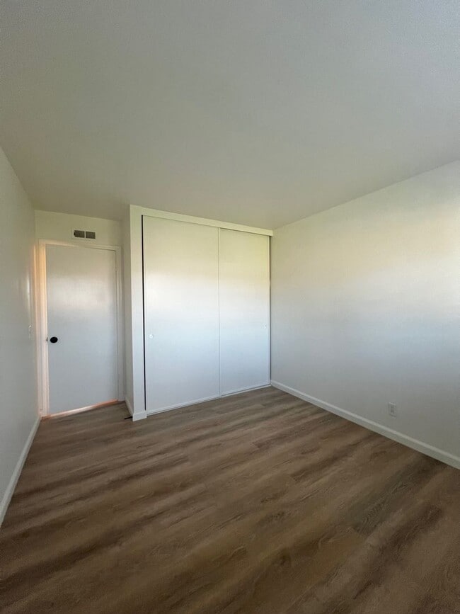 Building Photo - Spacious 4-bedroom, 2.5-bath Home Fountain Valley