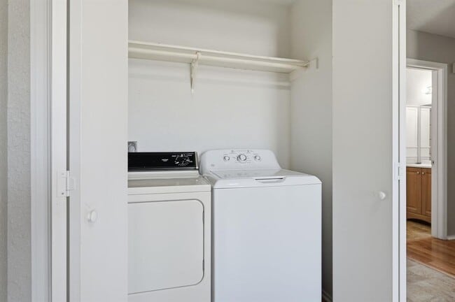 Building Photo - 1716 Benttree Dr