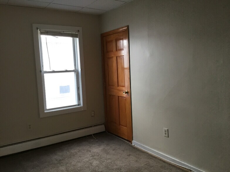 Building Photo - 863 Plymouth Ave