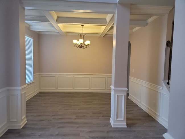 Building Photo - Breathtaking 4 Bedroom Home in Highgrove a...