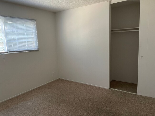 Building Photo - Quiet Corner Unit in Condo Complex