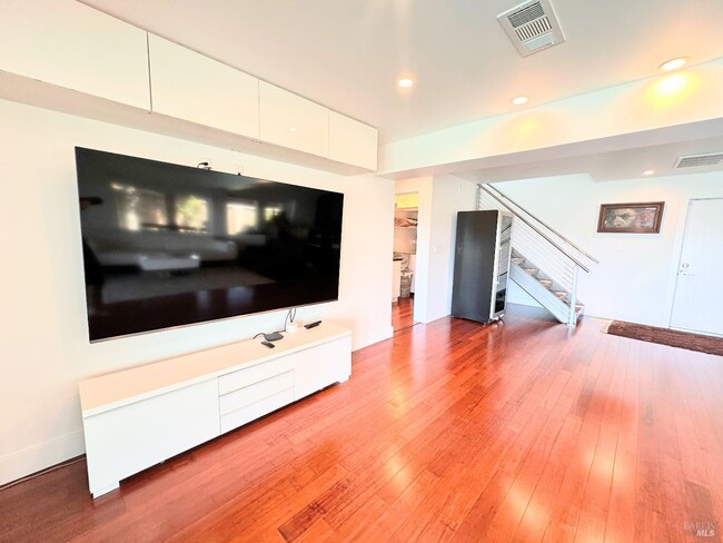 Building Photo - 5148 Paradise Dr