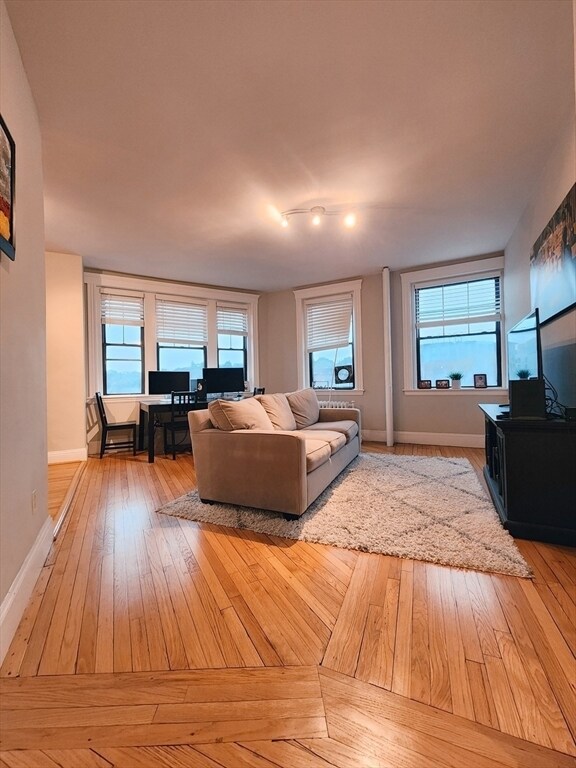 Building Photo - 2 Sutherland Rd