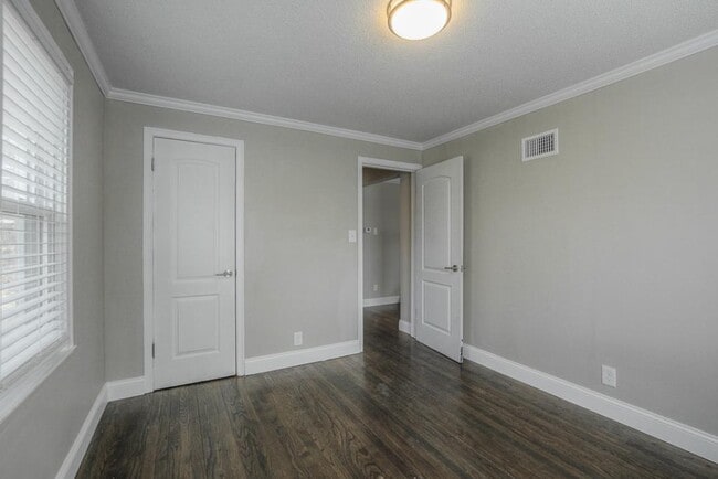 Building Photo - 7728 Walnut St