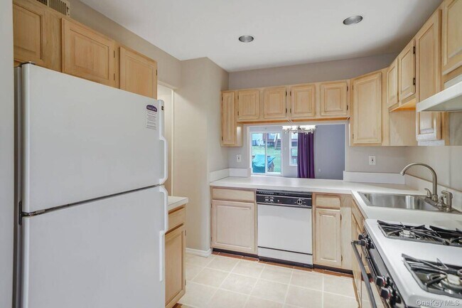 Building Photo - 18 Summerfield Cir