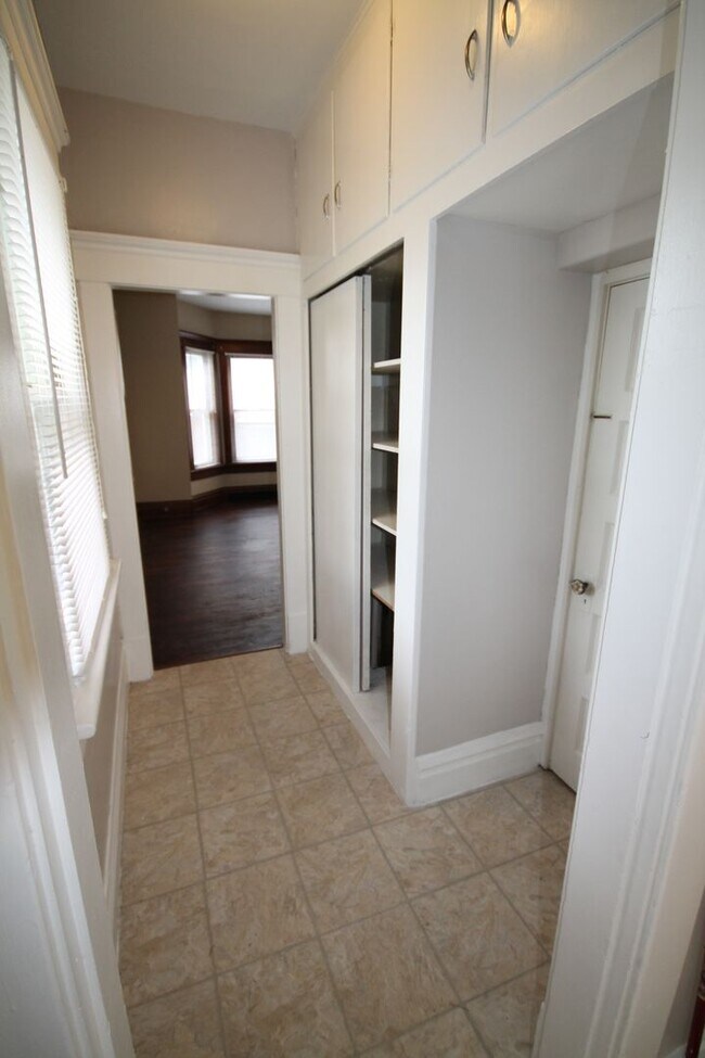 Building Photo - 426 E 15th Ave