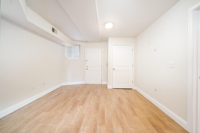 Building Photo - 149 Webster Ave