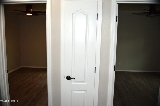 Building Photo - 964 S Almira Ave