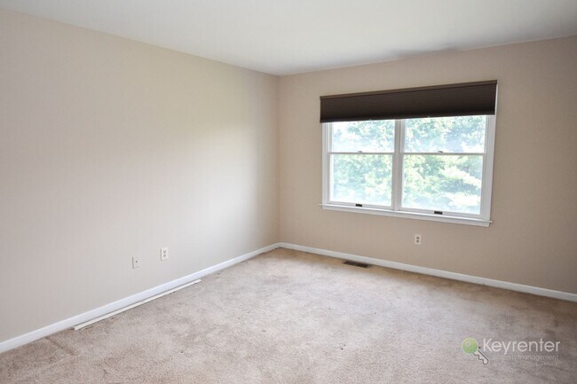 Building Photo - 5474 Grandview Ln