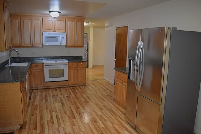 Building Photo - 2042 Eagle Way