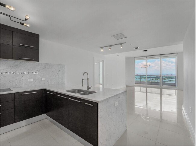 Building Photo - 900 Biscayne Blvd