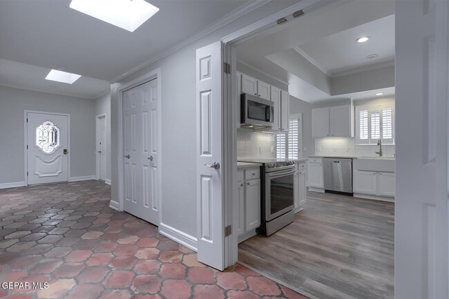 Building Photo - 6167 Los Felinos Cir