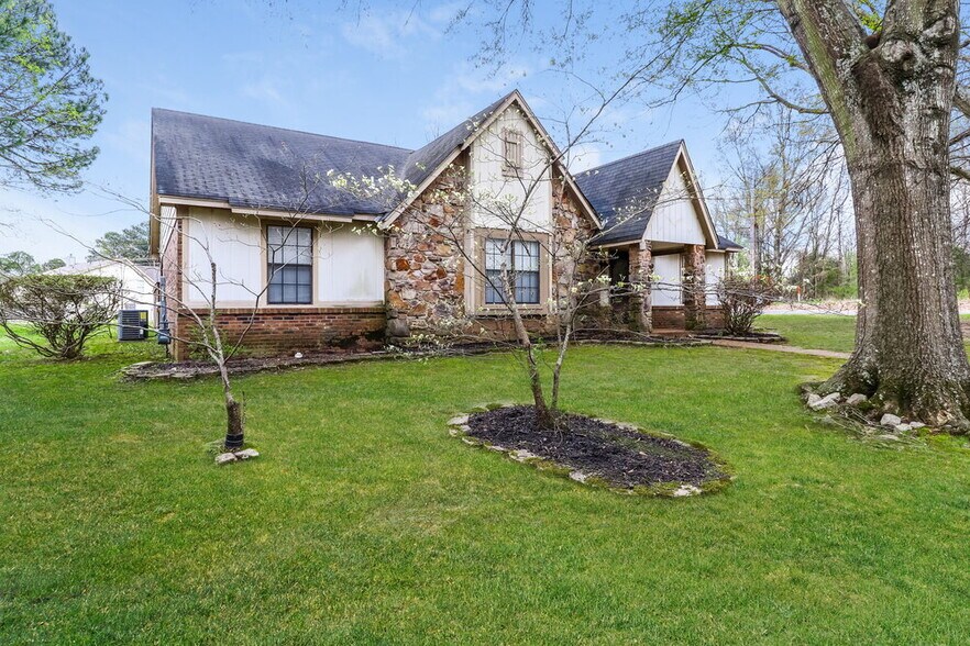Primary Photo - 928 Pheasant Hollow Dr