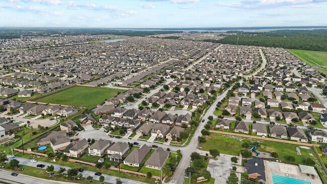 Building Photo - 15103 Dry Ridge Ct