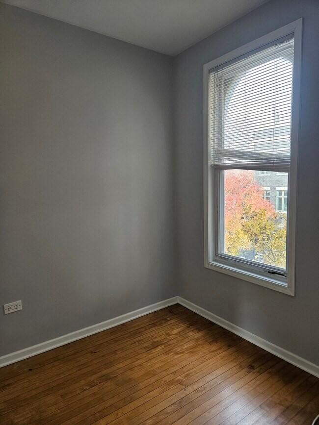 Building Photo - 1025 W Cullerton St