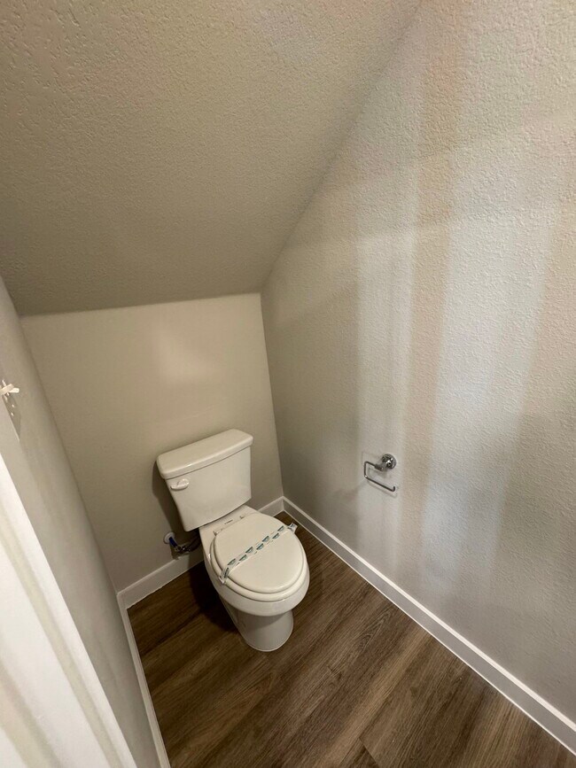 Building Photo - 200 White Water Dr