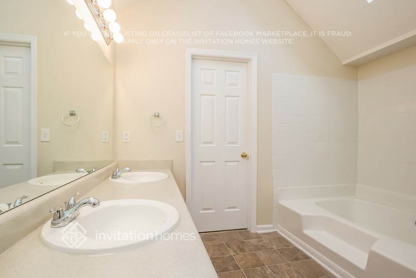 Building Photo - 1675 Watercrest Cir