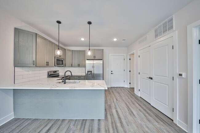 Building Photo - Brand New Luxury unit on Broadway in Bangor!