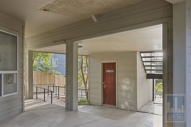 Building Photo - 1514 Parker Ln