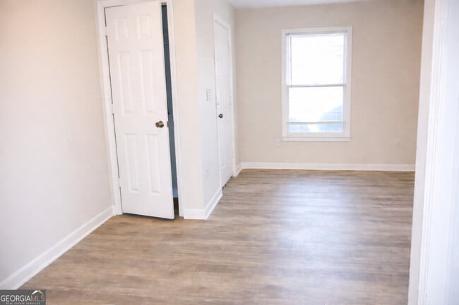 Building Photo - 1841 N Ridge Dr