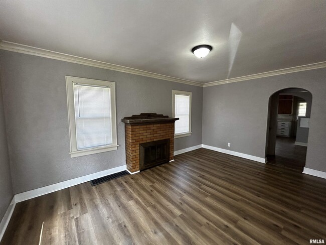 Building Photo - 607 E Forrest Hill Ave