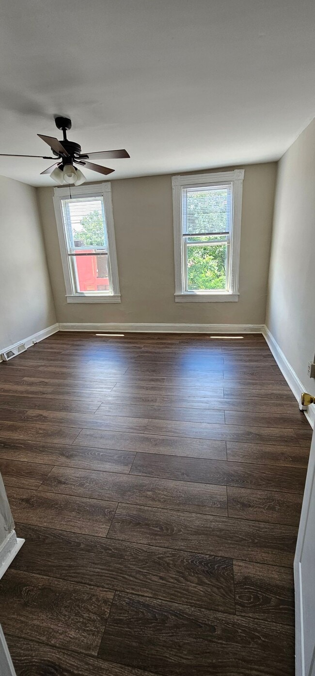 Building Photo - 1301 N Milton Ave