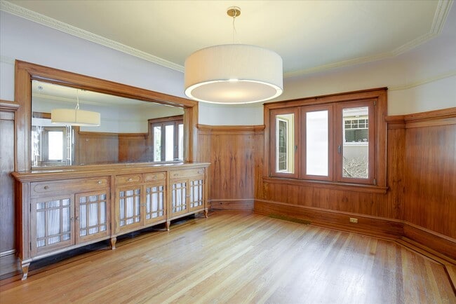 Building Photo - 175 Vasquez Ave