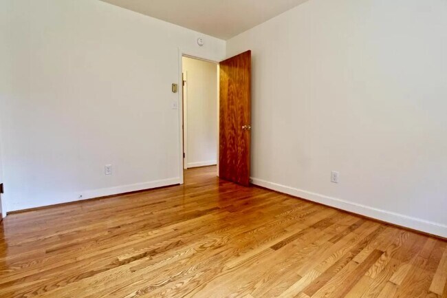 Building Photo - 5621 Bridlewood Dr