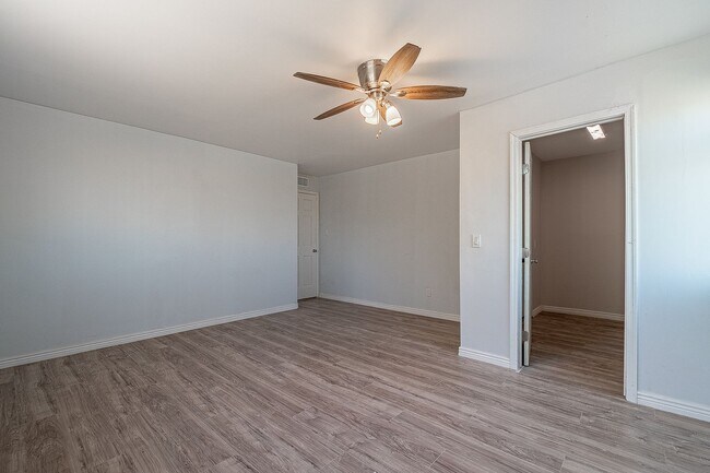 Building Photo - Acreage Property for Rent!!