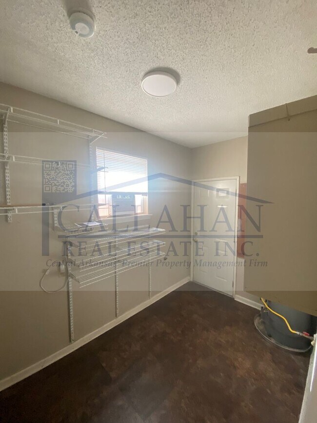 Building Photo - 303 S Longfield Ave