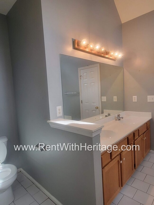 Building Photo - WOW!!...GORGEOUS HOME/HARDWOOD FLOORS/ UPGRADES GALLORE / SWIM - TENNIS