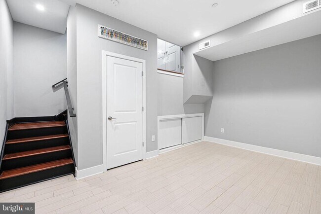 Building Photo - 1302 S Woodstock St
